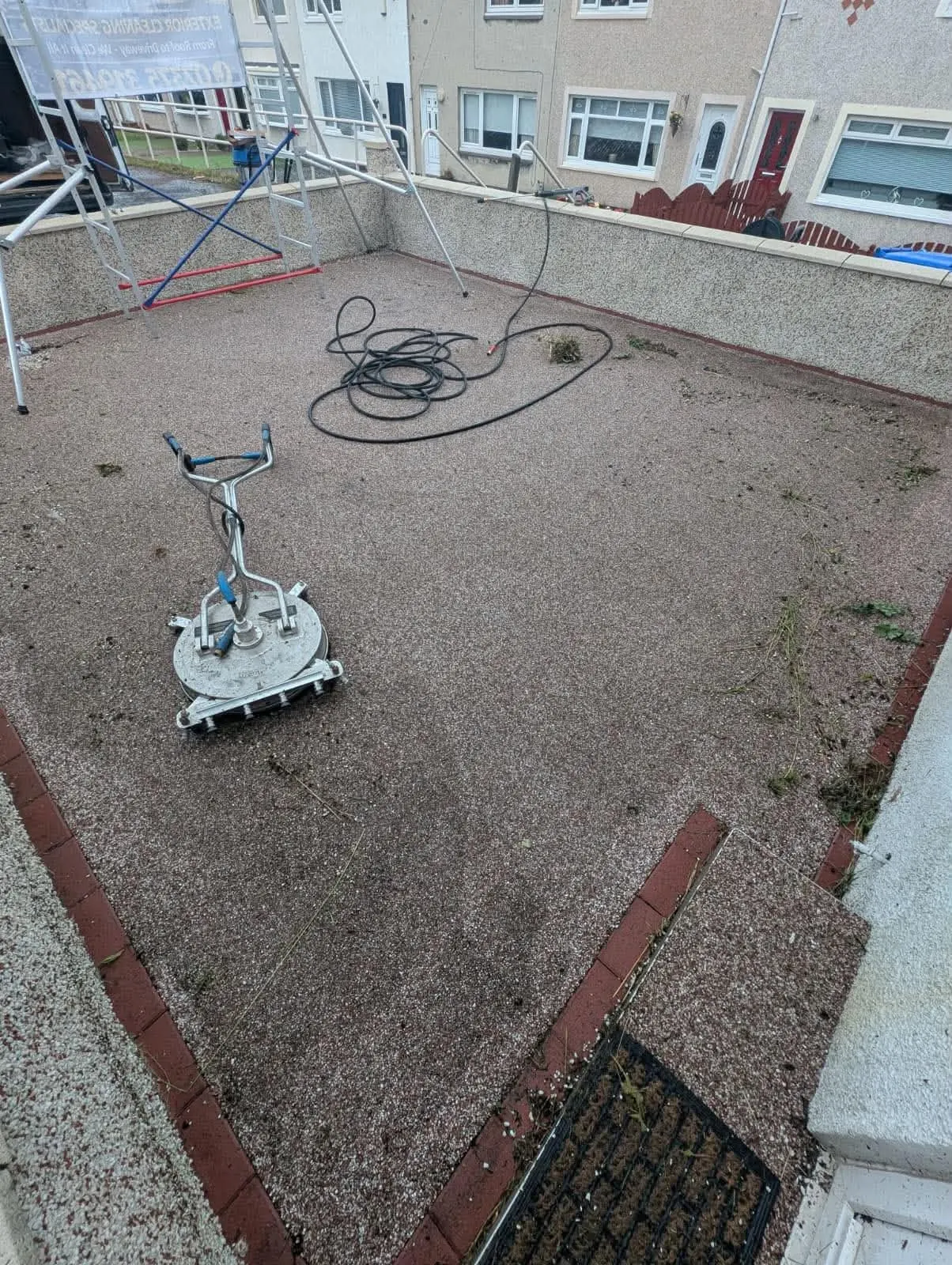Resin surface cleaning in progress